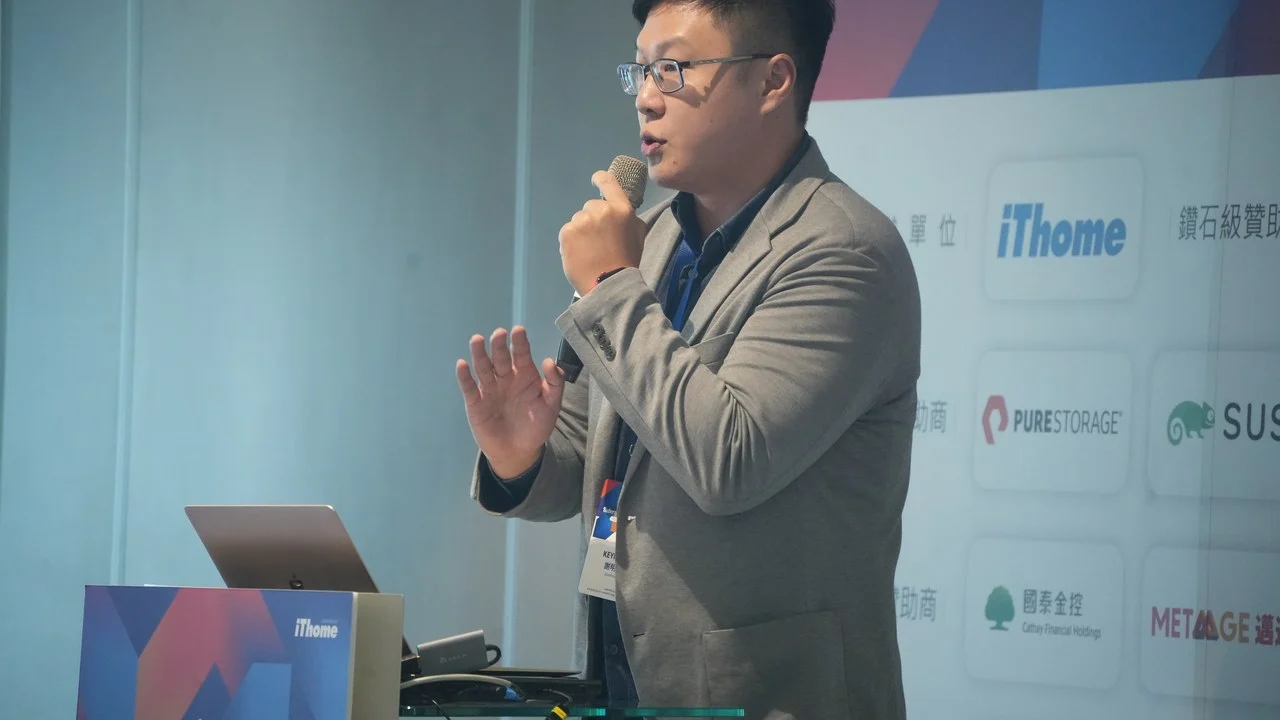 Alex 於 iThome Kubernetes Summit 演講現場